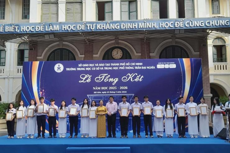 Hợp Điểm trao thưởng tại Lễ Tổng Kết trường Trần Đại Nghĩa 2025–2026