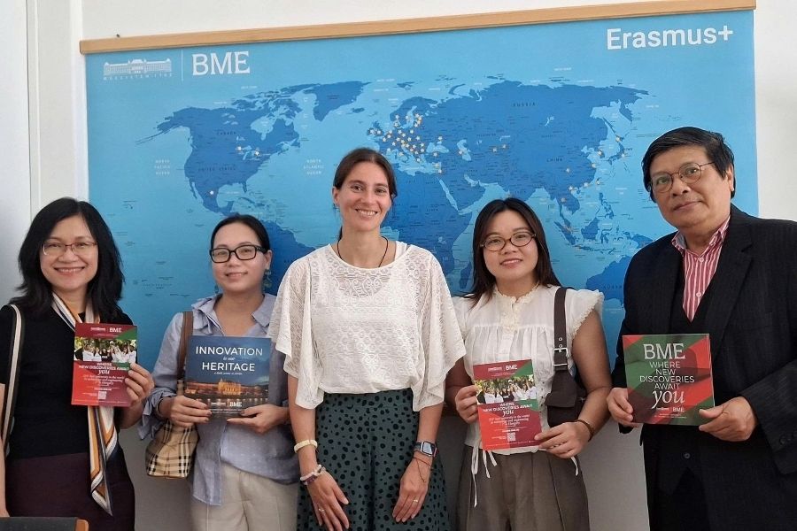 Hợp Điểm ghé thăm BME Hungary