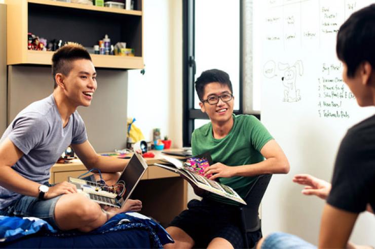 Du Học Trung Học Mỹ, Nên Chọn “Nội Trú” Hay “Ở Với Người Bản Xứ”?