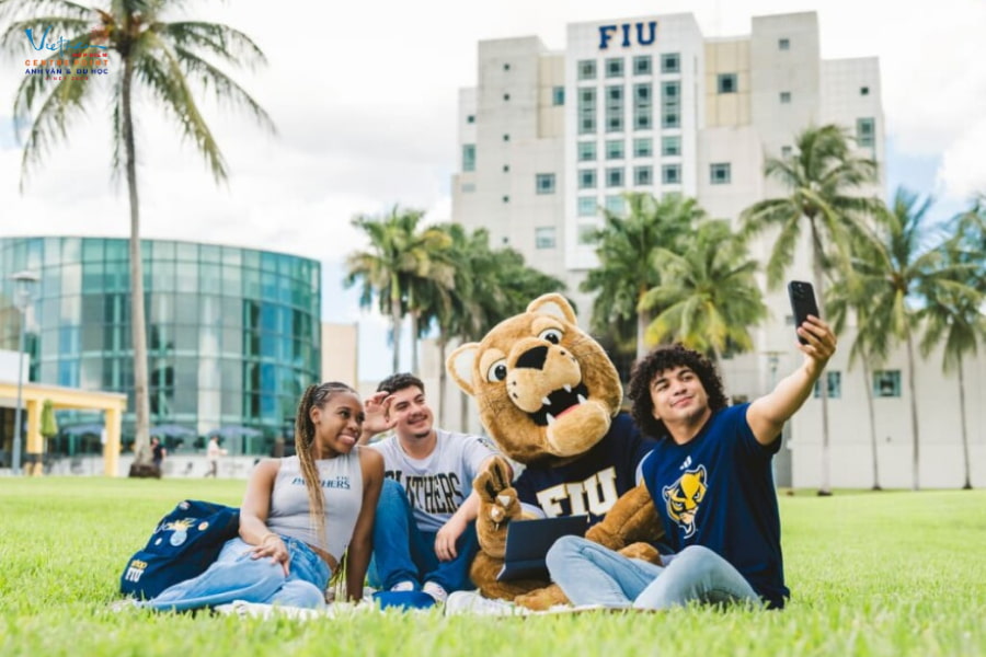 Sinh viên được hỗ trợ tài chính tại FIU