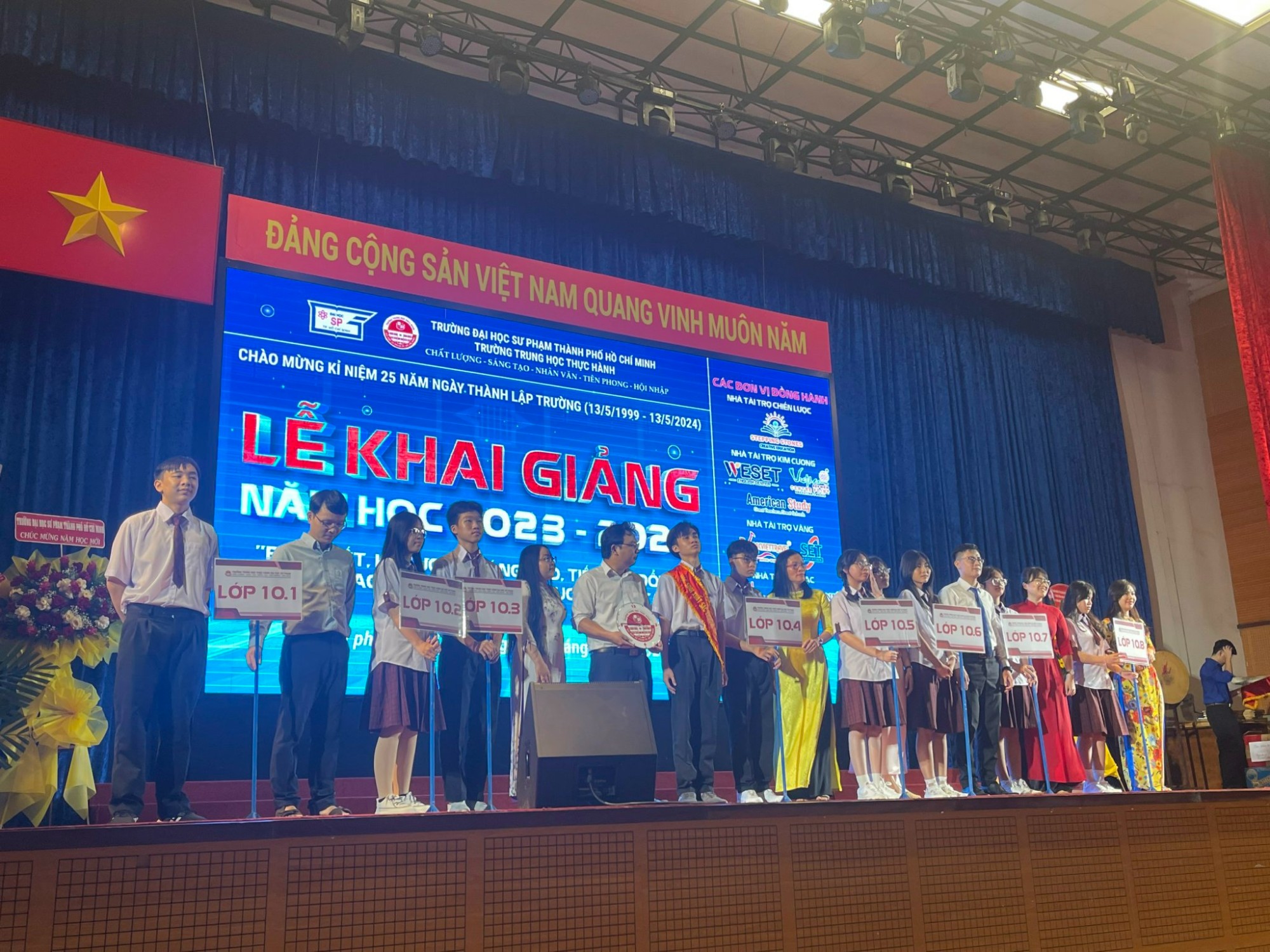 du-hoc-hop-diem-tham-gia-khai-giang-tai-5-truong-trung-hoc-hang-dau-tphcm