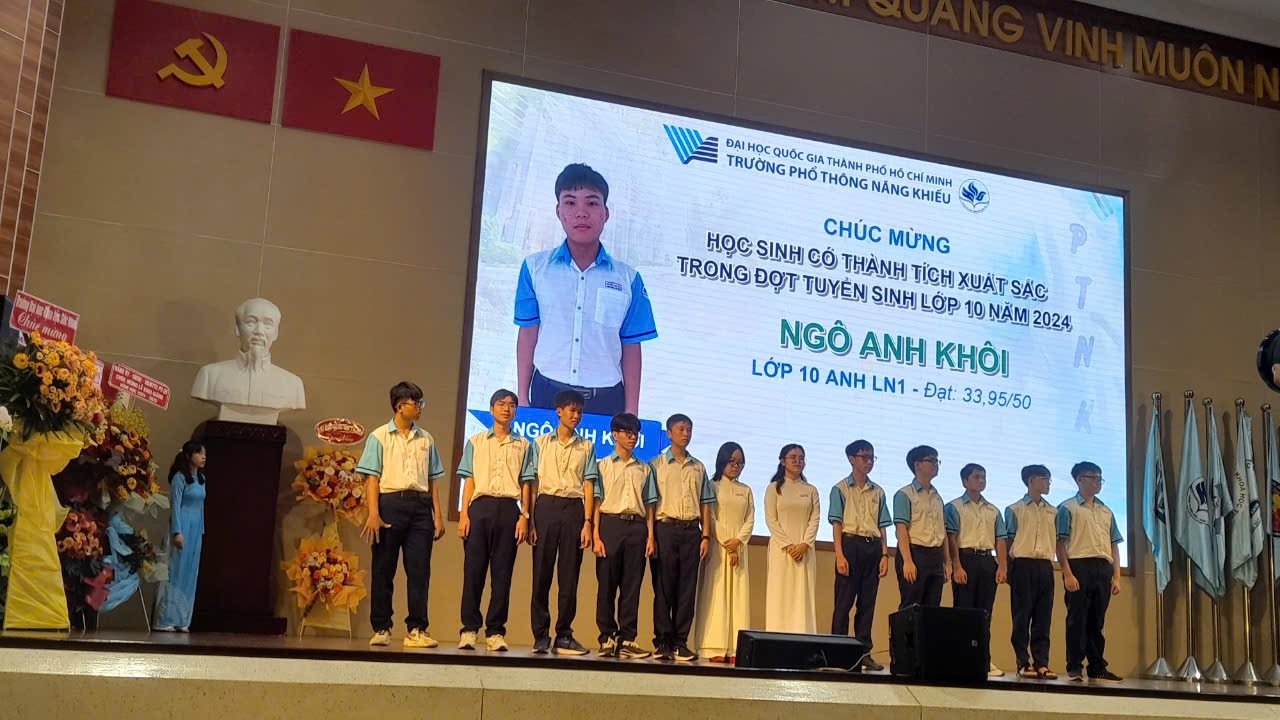 anh-van-du-hoc-hop-diem-tham-du-le-khai-giang-nam-hoc-2024-2025