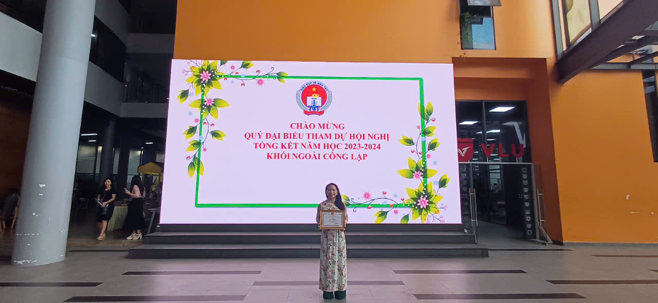 hop-diem-nhan-bang-khen-cua-so-giao-duc-tp-hcm-cho-truong-day-anh-van-va-tu-van-du-hoc