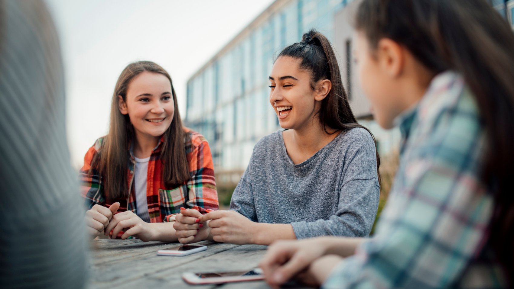 ky-nang-giao-tiep-va-giu-gin-tinh-ban-quoc-te-khi-du-hoc-singapore