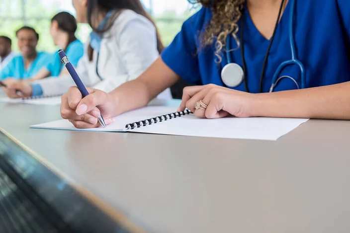 du-hoc-my-nganh-dieu-duong-dat-chung-chi-nclex-voi-lo-trinh-bsn-truyen-thong
