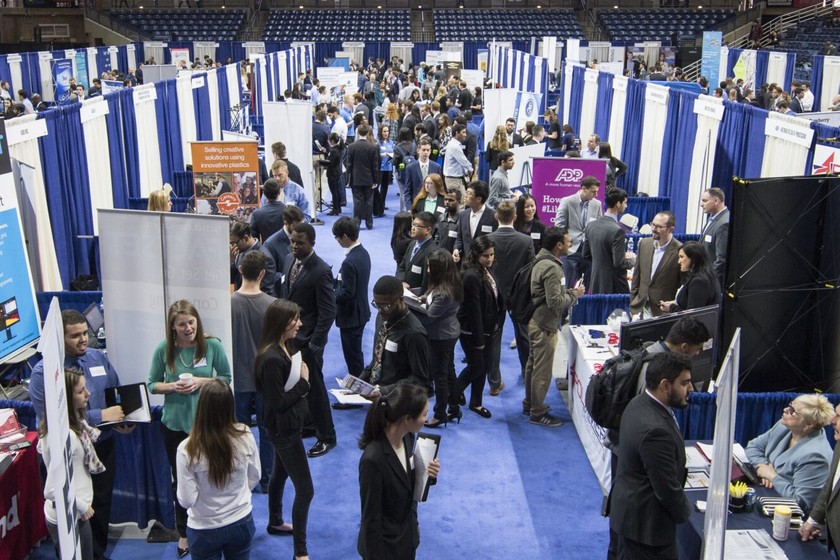 lam-giau-tuoi-tre-voi-cau-lac-bo-va-su-kien-khi-du-hoc-my