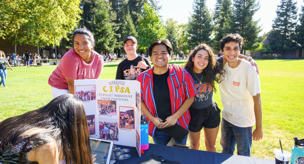 lam-giau-tuoi-tre-voi-cau-lac-bo-va-su-kien-khi-du-hoc-my