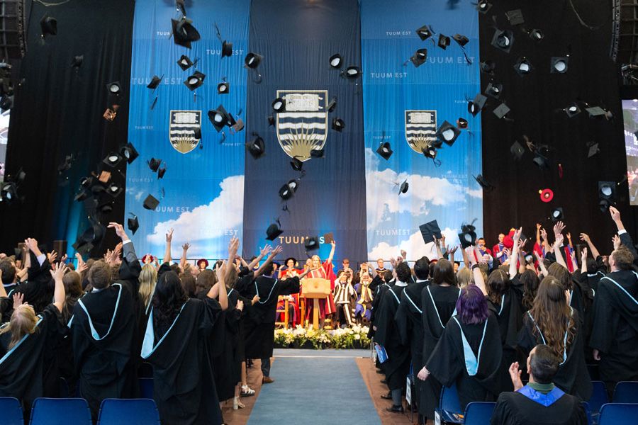 Sinh viên UBC tốt nghiệp