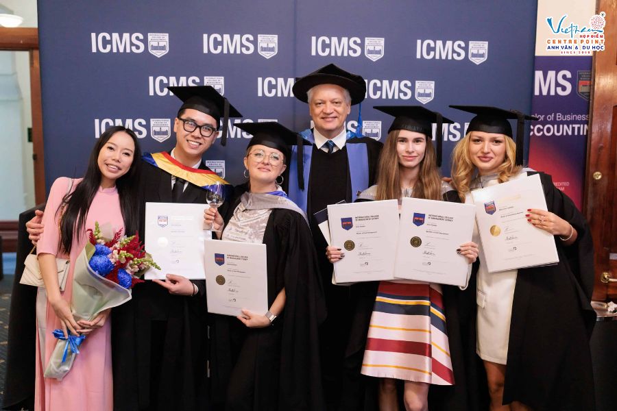 Sinh viên tốt nghiệp ICMS