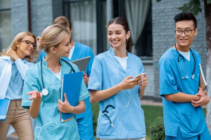 Lấy chứng chỉ hành nghề Điều dưỡng Mỹ NCLEX nhanh hơn với ABSN: Ưu và nhược điểm