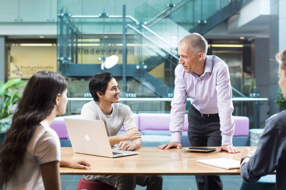 adelaide-university-loi-the-hoc-tap-khi-du-hoc-uc-tai-adelaide