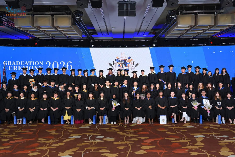 Sinh viên tốt nghiệp JCU Singapore nhận bằng Úc