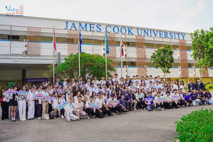 Nhiều sinh viên quốc tế học tập tại JSU Singapore