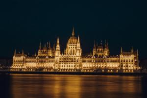 Giới thiệu Budapest University of Economics & Business