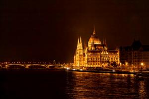 Hungary Cải Thiện Thứ Hạng Kinh Tế Toàn Cầu, Duy Trì Vị Thế Quốc Gia Phát Triển
